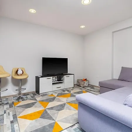 Florance Flat Next To Old Town & Center New *